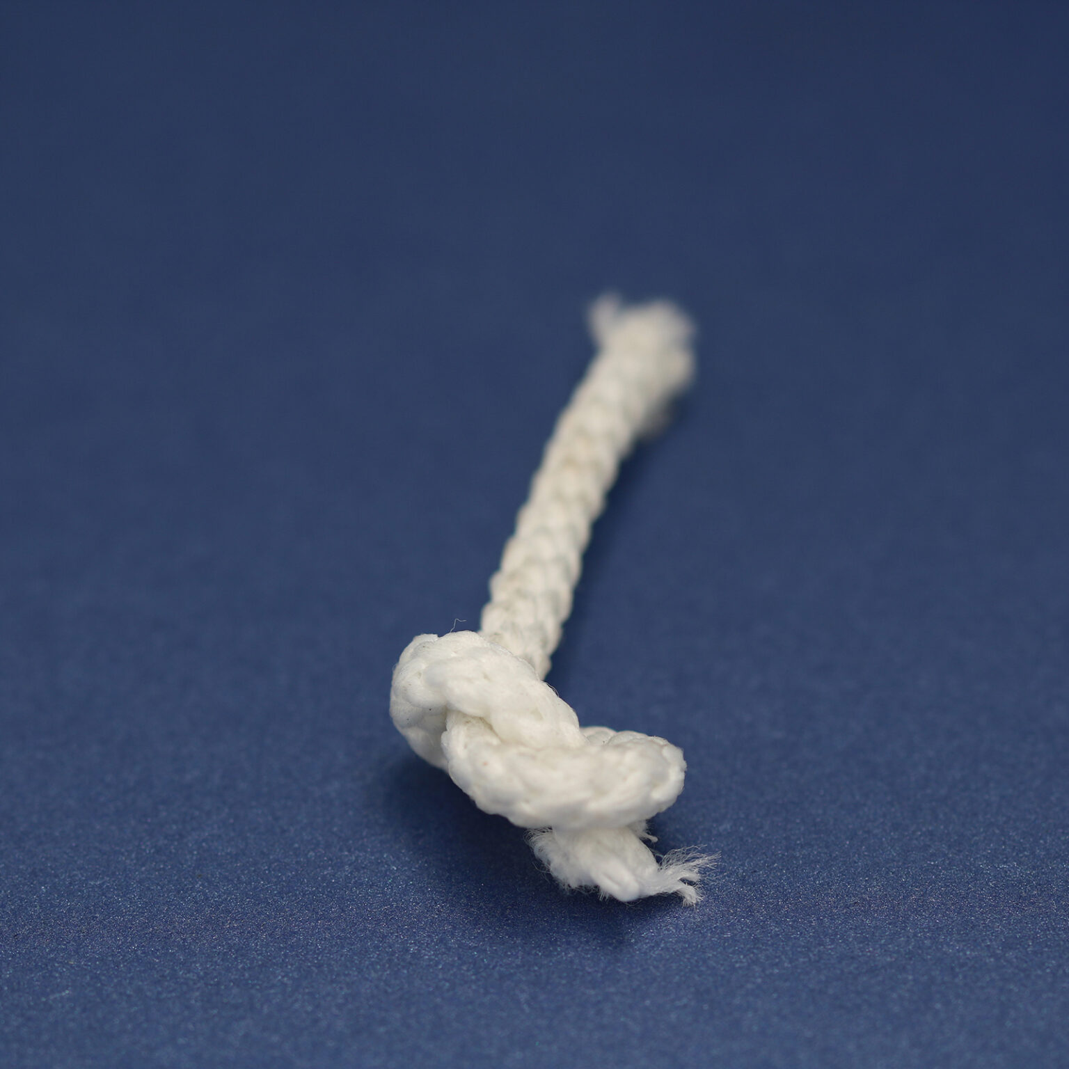 This is a 4mm drawcord, made from cast zinc and White in colour.