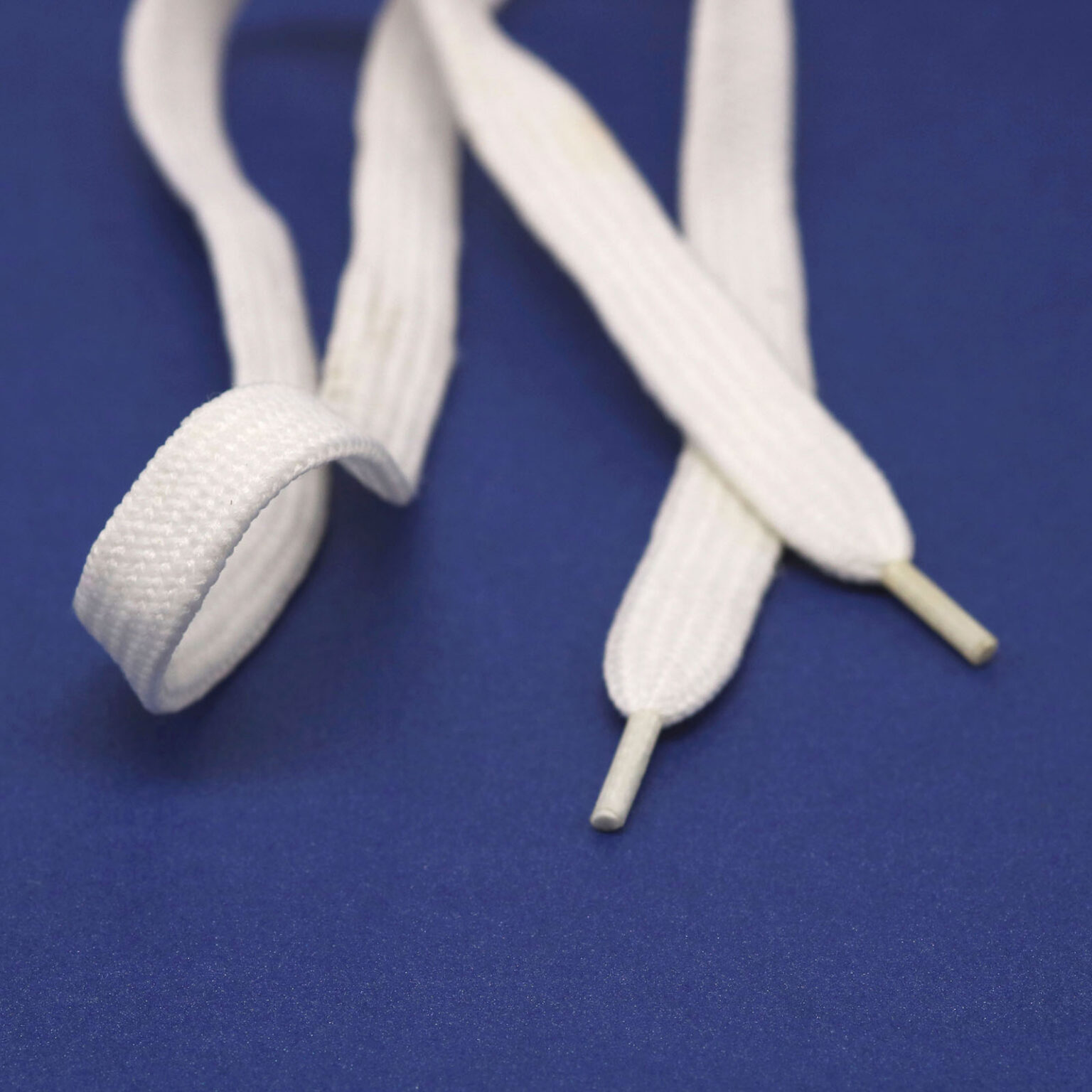 This is a 600mm drawcord and White in colour.
